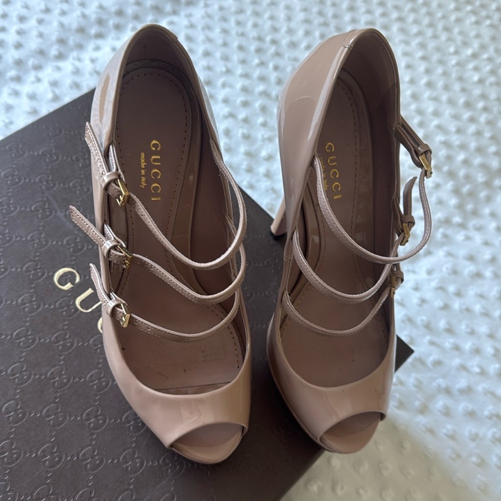 Gucci Beige Strappy Heels on Brown box